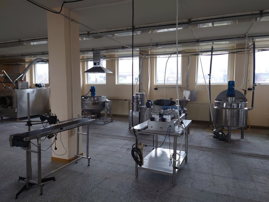 Оборудване за производство на фъстъчено масло, тахан, бадемово масло и