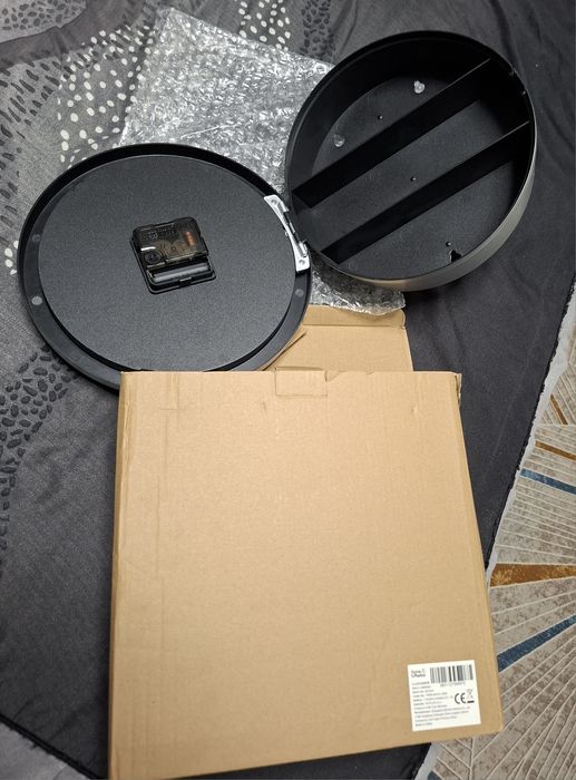 De vânzare  ceas  de perete cu seif