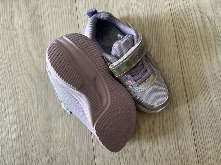 Кроссовки для девочки новые