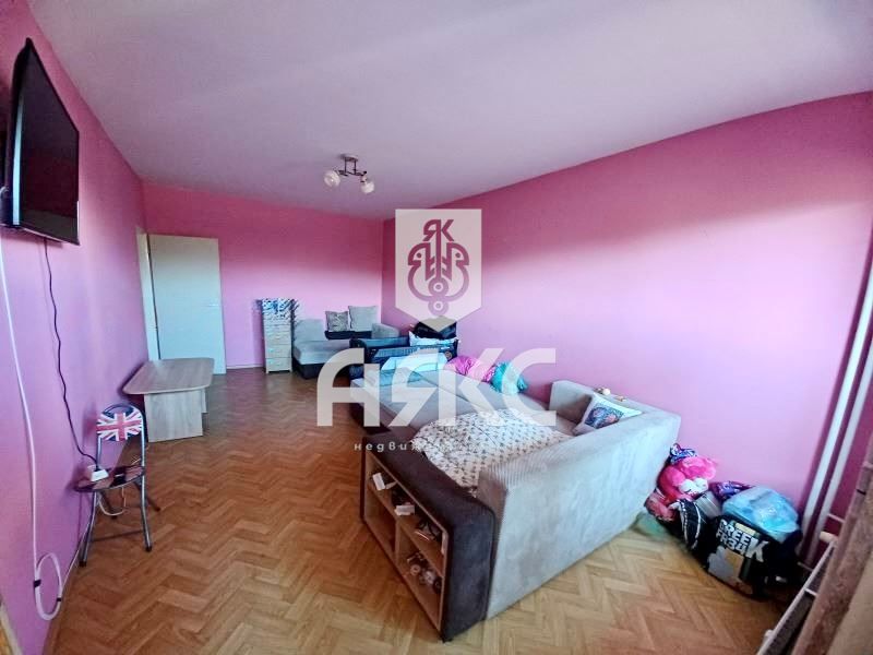 Продава се Тристаен апартамент в София, Сухата река - 67 кв.м за 2433 €/кв.м - Снимка #2