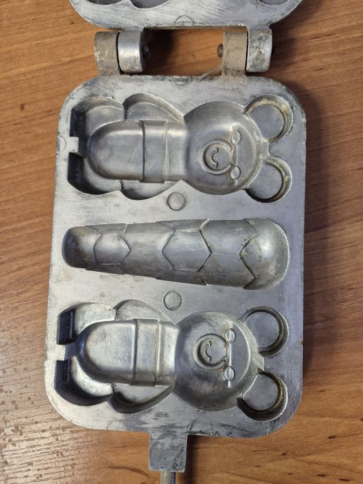 Орешницы, вафельницы, формы для леденцов.