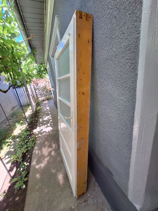 Geam și usa de vanzare