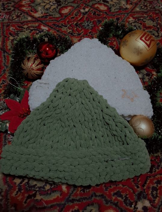 Вязаная шапка ручной работы (женская)