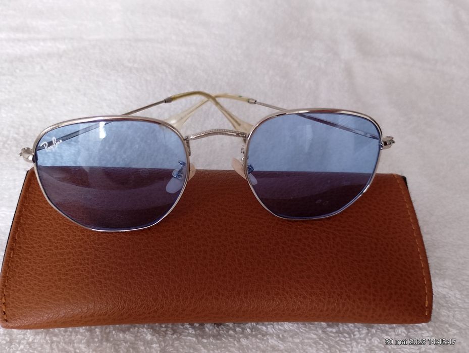 Ochelari de soare Ray ban.