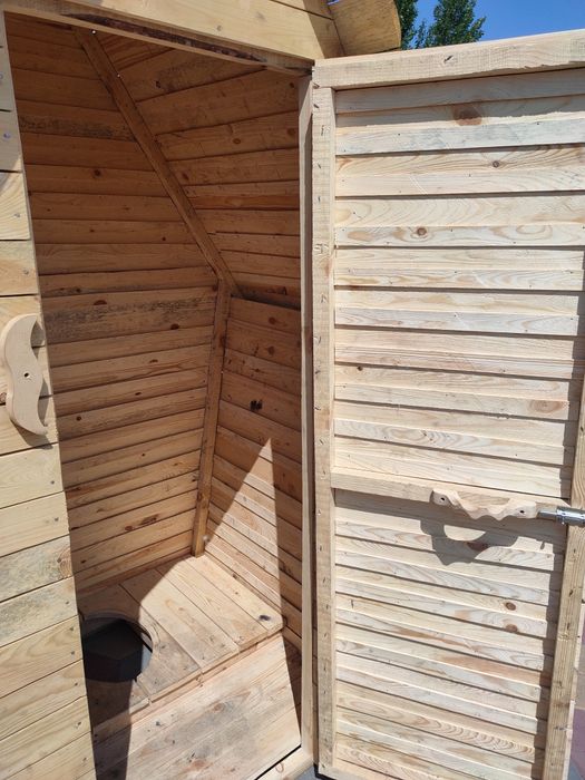 Туалет деревянный