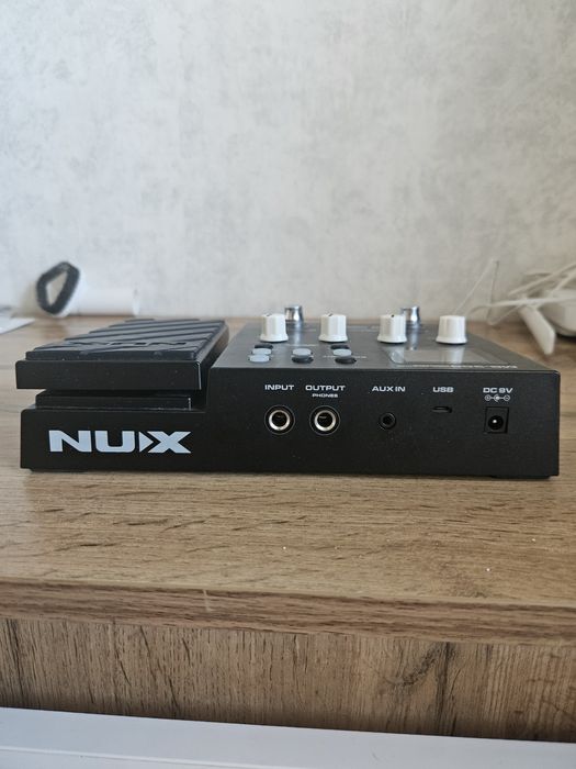 Гитарный процессор Nux MG-300