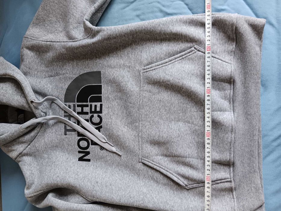 НОВ сив суичър The North Face с качулка – размер М