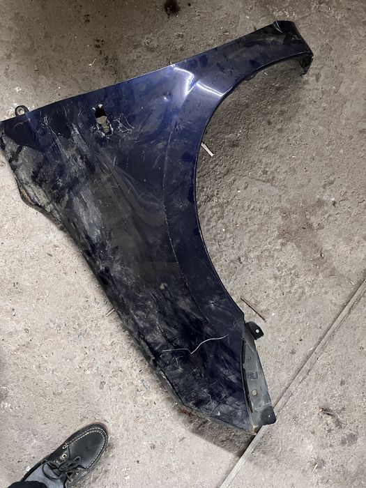 Mashina krilo Granta