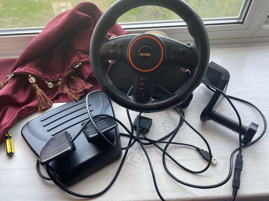 Игровой руль с педалями