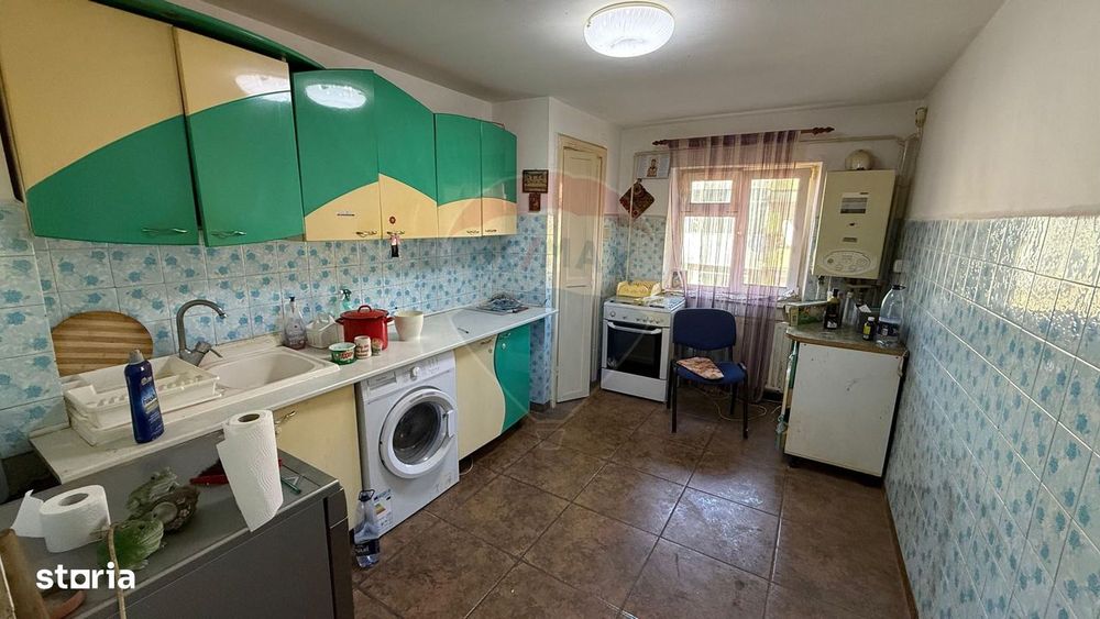 Apartament cu 4 camere de vânzare și boxă 12 mp zonă Ultracentrală