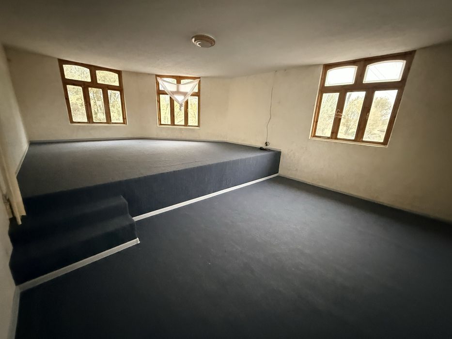 Tayyor xolatda yashash uchun uy Oilaga faqat Nazarbek Tekistil