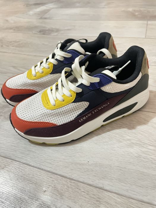 Продам оригинальные кроссовки Armani Exchange