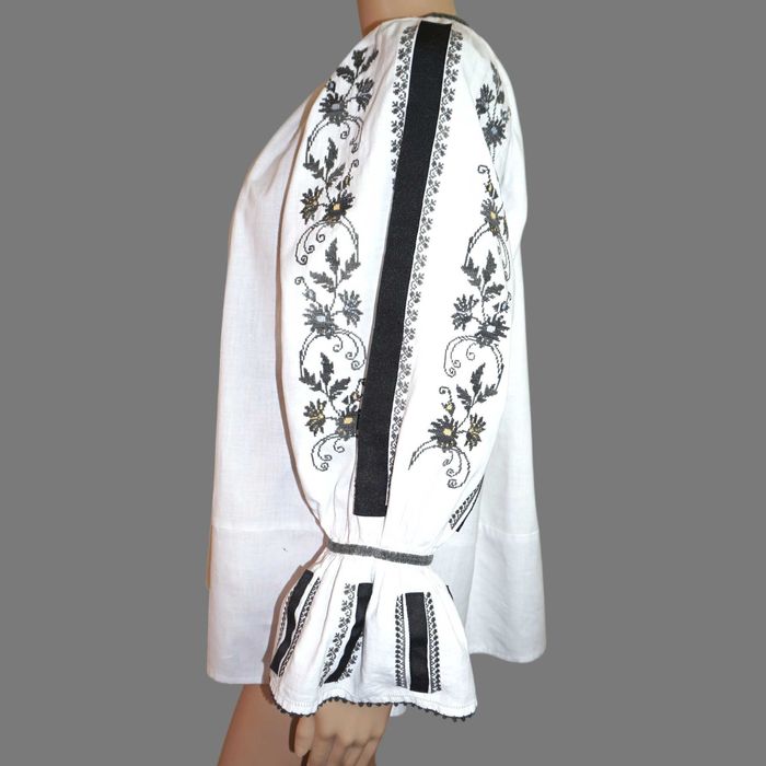 Ie traditionala veche lucrata manual din zona Gorjului M