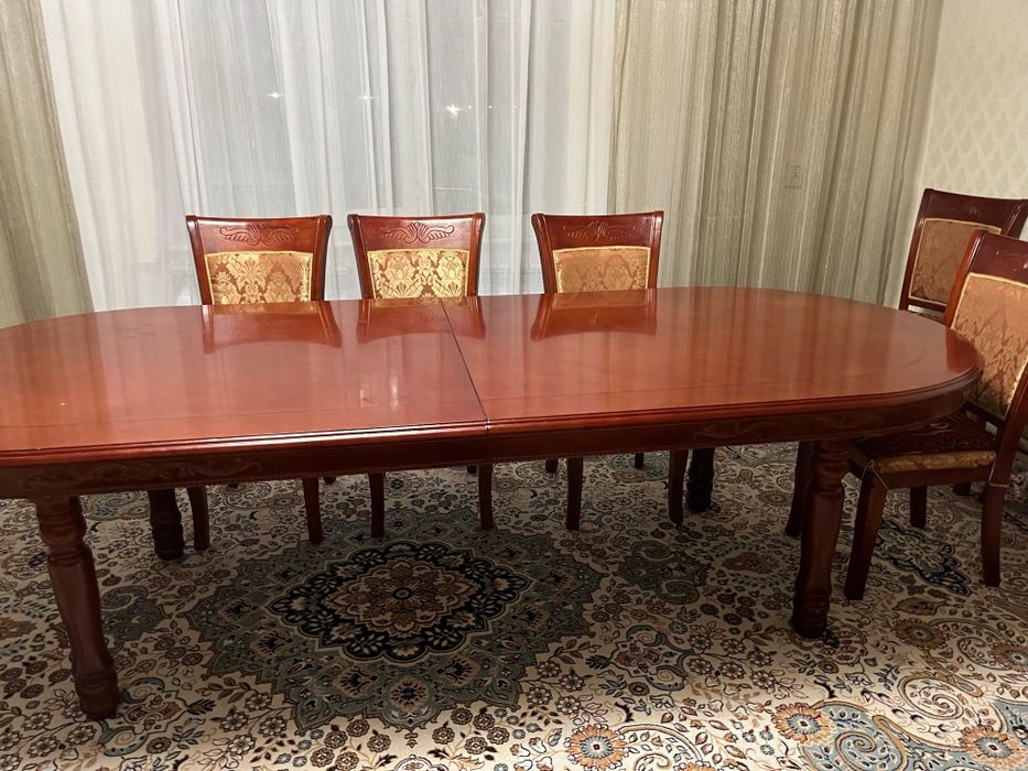 Стол для гостинной