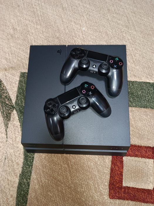 Продам ps 4 Слим в отличном состоянии