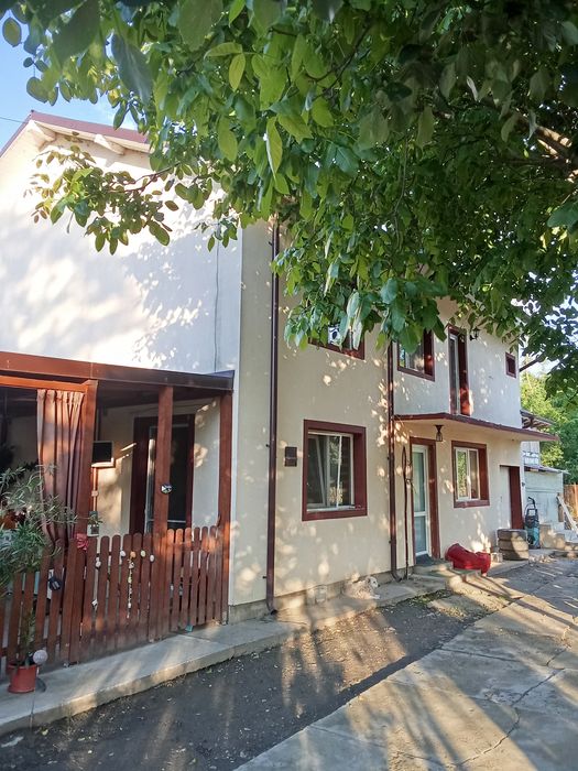 Casă cu 2 apartamente, intrări separate – Malu Mare – teren 2365 m², a