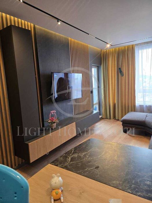 Продава се Тристаен апартамент в Пловдив, Съдийски - 125 кв.м за 1167 €/кв.м - Снимка #1