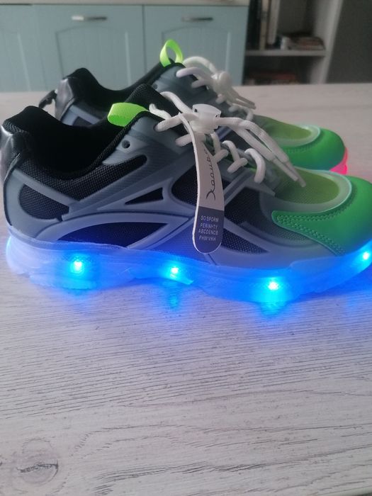 Светещи маратонки с Usb зареждане