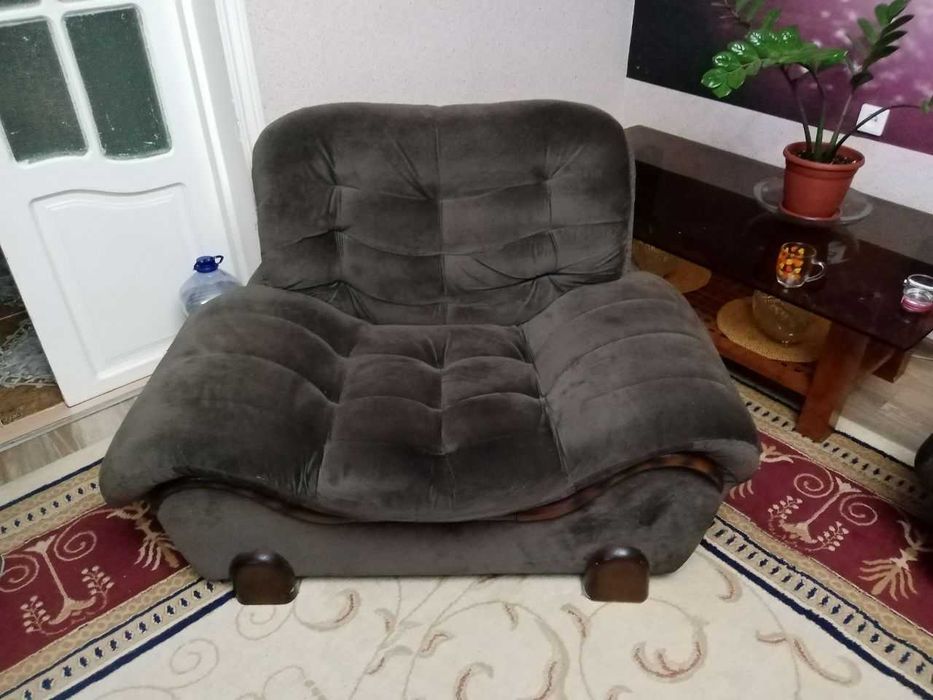 Гостиная мебель. Диван и два кресла