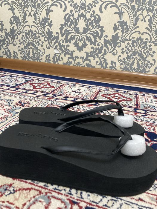 Чёрные тапочки , 38 размера.