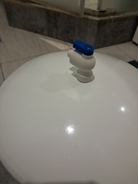 Продам накопительный бак для питьевой воды.