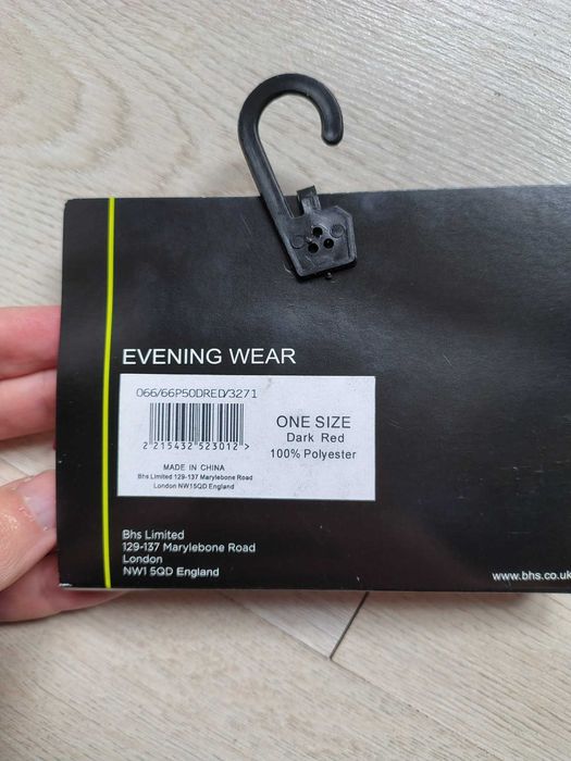 Papion Rosu Inchis pentru Bărbați – Rafinament și Eleganță