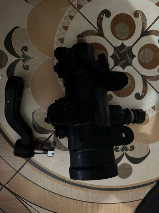 Рулевой редуктор на Эскалейд