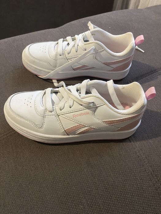 Adidasi fete nou nr 32,5