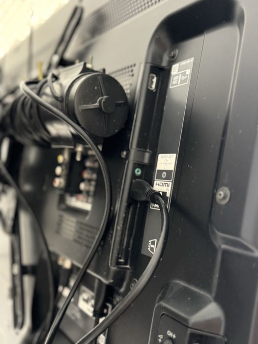 Sony Bravia + подарка кранштейн