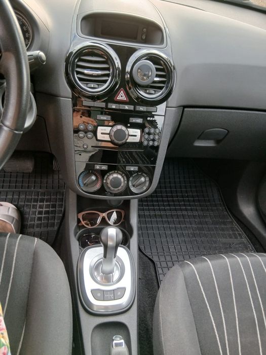 Opel corsa D/euro 5/1.3 diesel/automata/ 2010