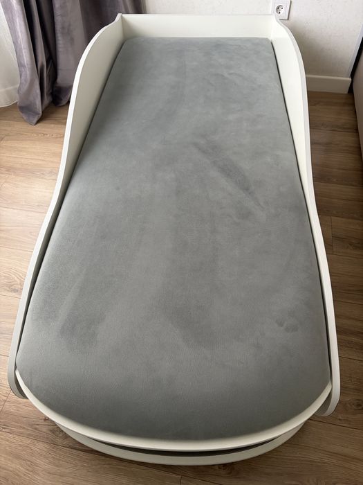 Детская кровать машинка