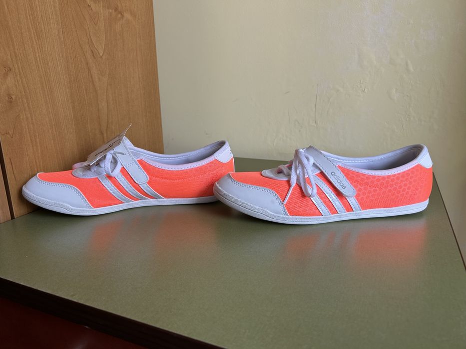 Дамски обувки - Adidas Diona - чисто нови