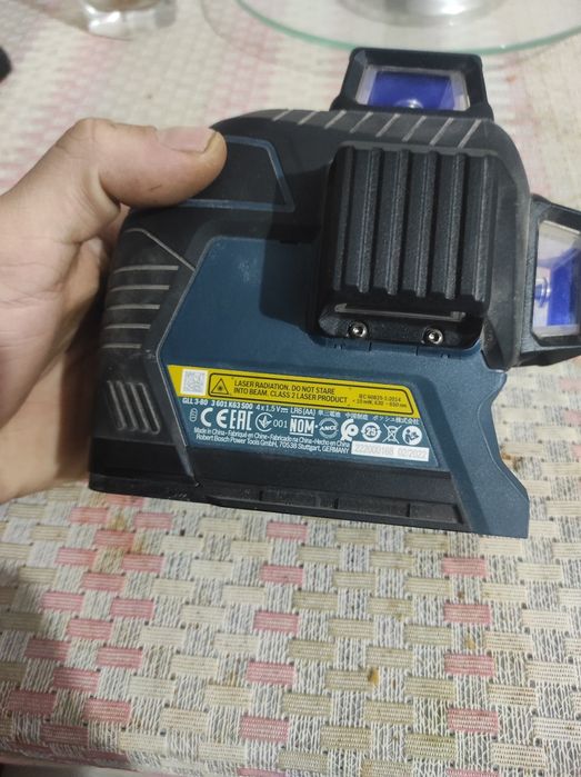 Vând laser Bosch GLL 3-80