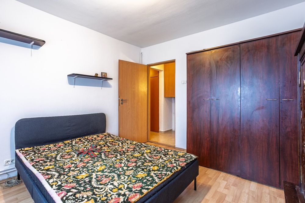 Închiriez apartament 3 camere decomandat