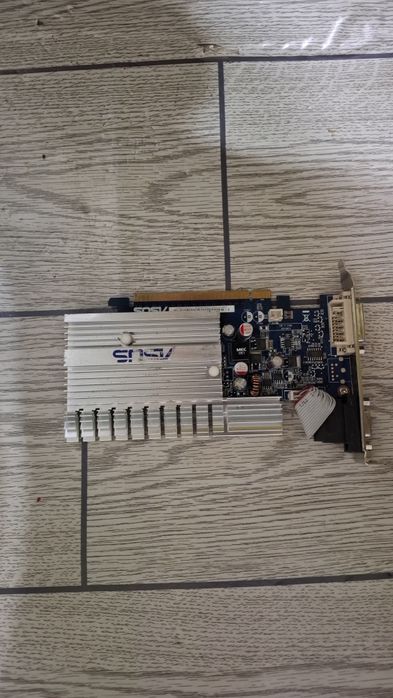 Placă Video ASUS Silent PCI-E
