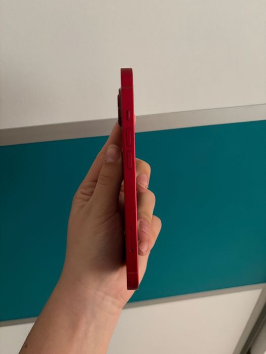 Vând iphone 13 roșu 128GB