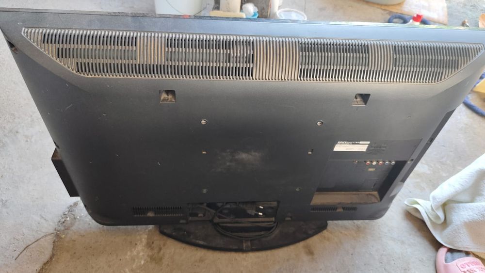 На запчасти телевизор жк