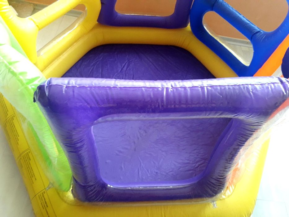 Надуваеми детски център.