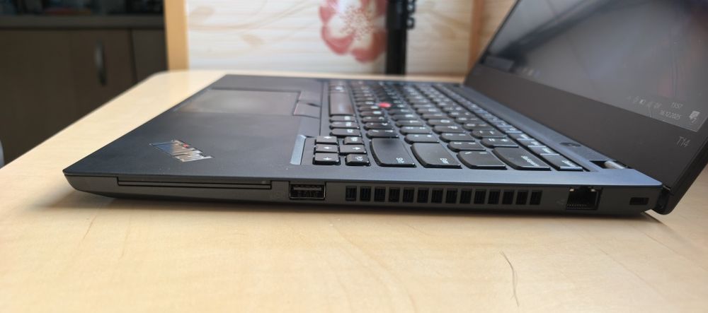 Laptop Lenovo ThinkPad T14_i7 10610U_32GB DDR4_SSD 512GB_5-6h Bateria