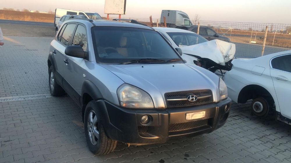 Dezmembram Hyundai Tucson 2.0 benzina  4x2 an fabr 2006