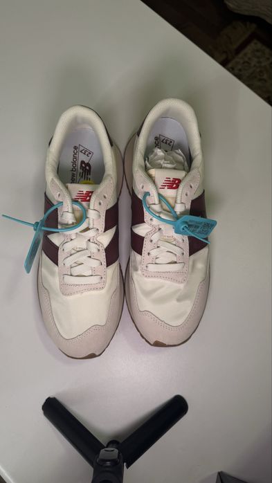New Balance NB 237