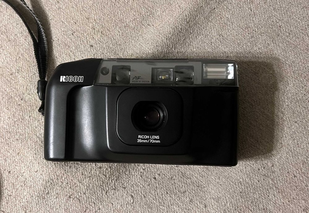 Aparat foto analog Ricoh RT 550 autofocus 35mm cu husa