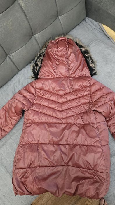 Пальто б/у зимние для девочки, 7 лет