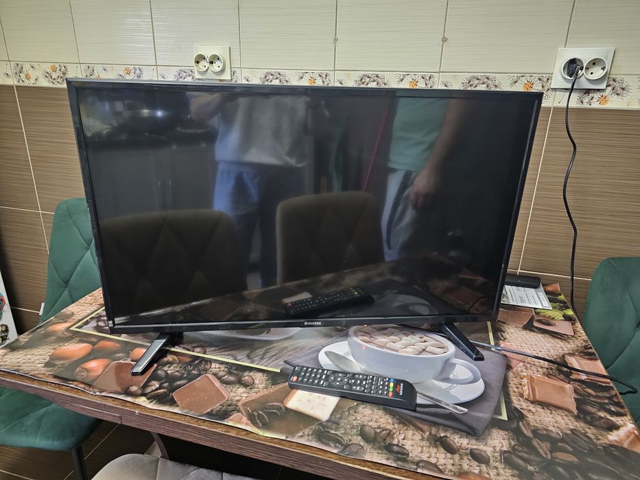 TV led, diagonala 80 cm