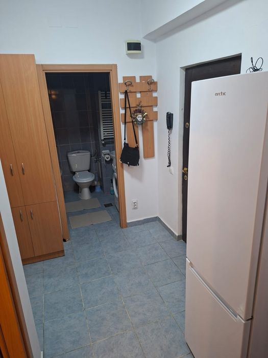Inchiriez apartament