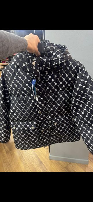 В продаже мужские куртки