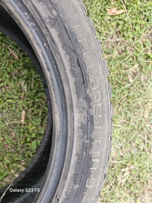 Продам шины зима 235/45/18