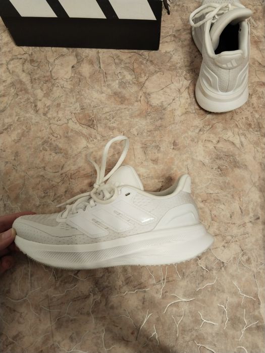 Продам кроссовки Adidas