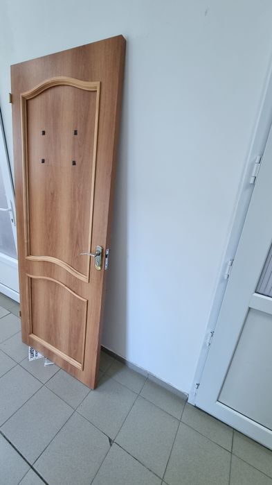 Продам меж комнатные двери