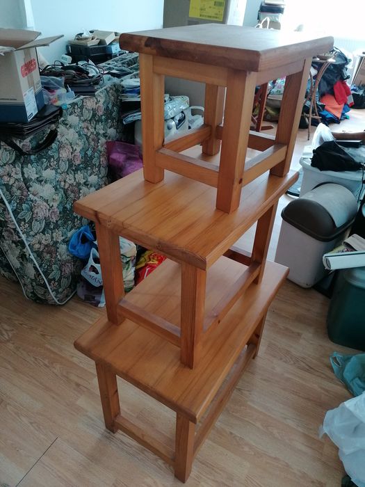 Vând Set Măsuțe lemn masiv, Măsuțe, Comodă, Mobilă